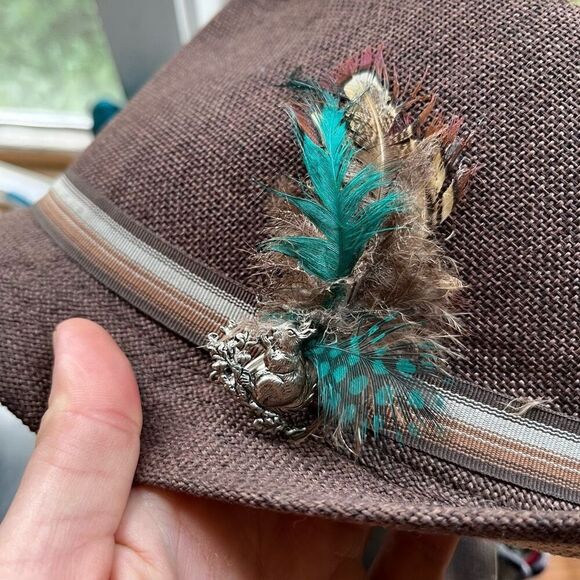 Antique German Squirrel Hat Pin w/ Feathers – Jes Geschützt on Fedora - Picture 1 of 9